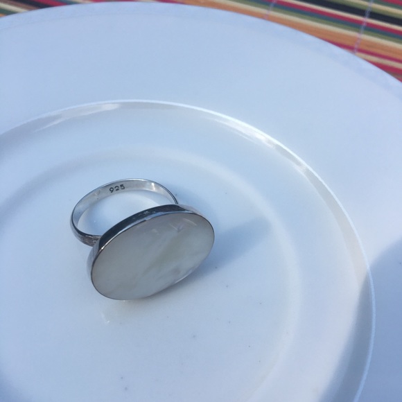 Mother of pearl ring - Picture 2 of 6